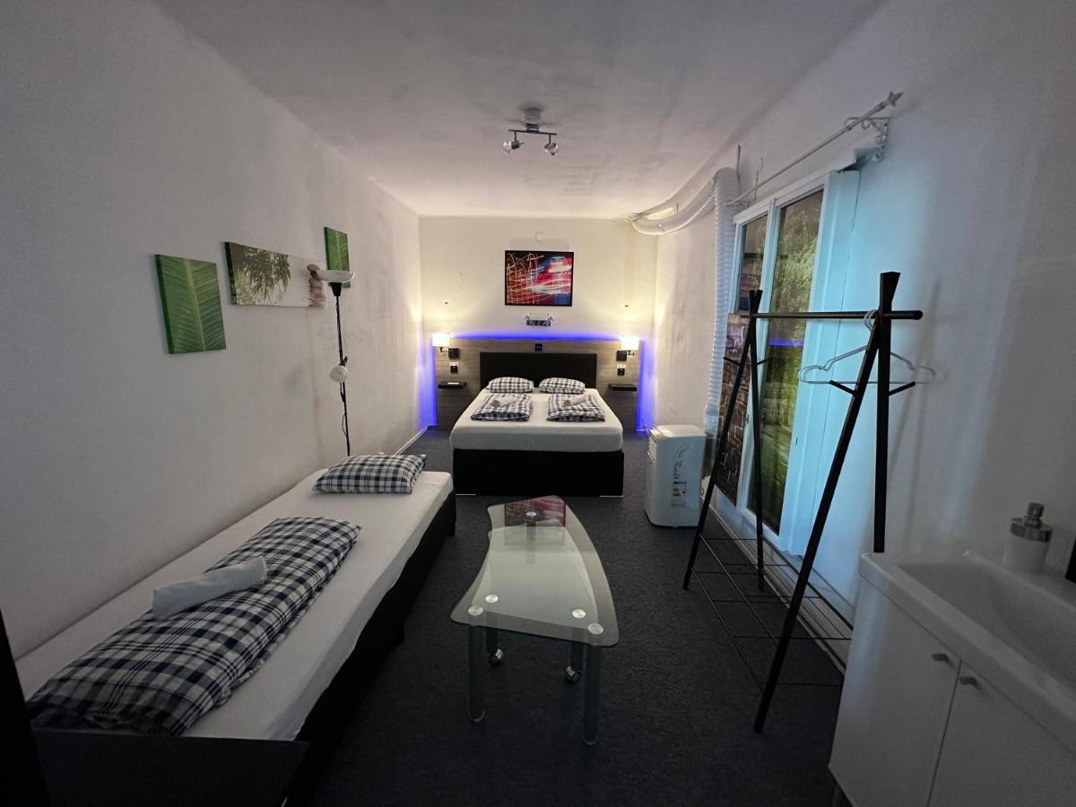 Hostel Lovely Rooms, City Center, Shared Bathroom, Windows To Corridor Villach Dış mekan fotoğraf
