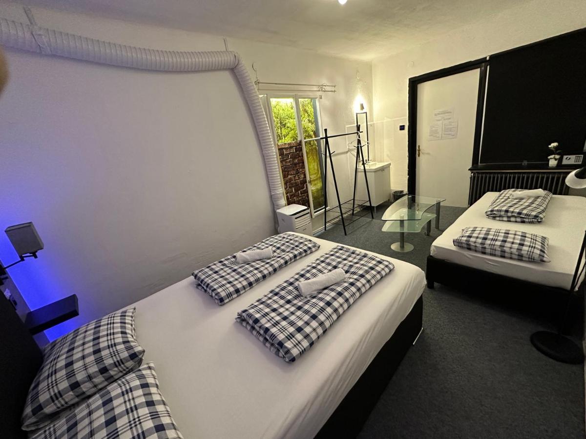 Hostel Lovely Rooms, City Center, Shared Bathroom, Windows To Corridor Villach Dış mekan fotoğraf