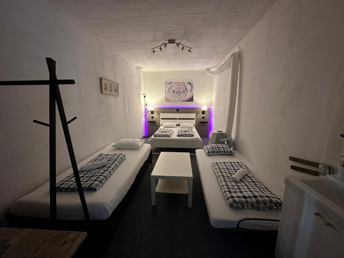 Hostel Lovely Rooms, City Center, Shared Bathroom, Windows To Corridor Villach Dış mekan fotoğraf