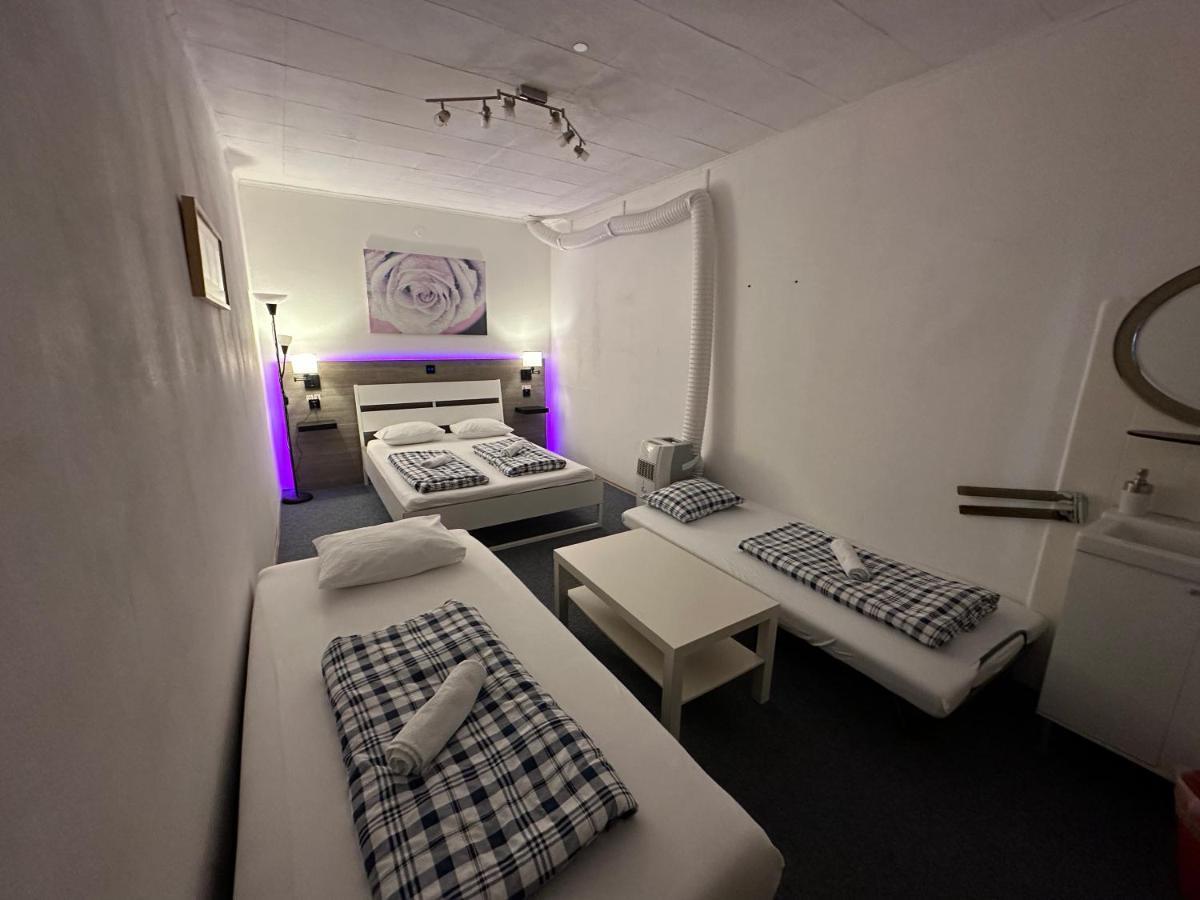 Hostel Lovely Rooms, City Center, Shared Bathroom, Windows To Corridor Villach Dış mekan fotoğraf