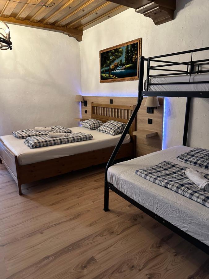 Hostel Lovely Rooms, City Center, Shared Bathroom, Windows To Corridor Villach Dış mekan fotoğraf
