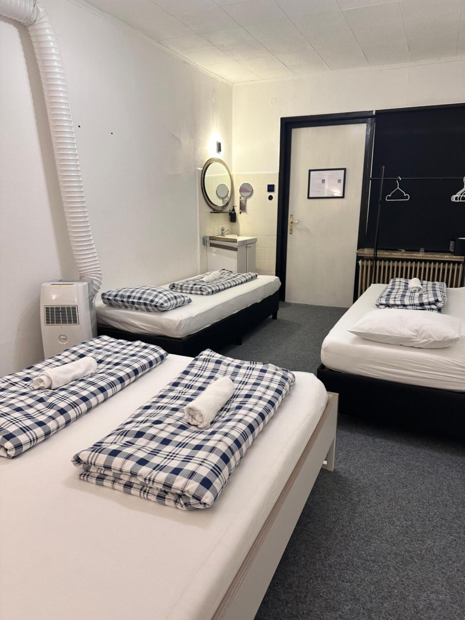 Hostel Lovely Rooms, City Center, Shared Bathroom, Windows To Corridor Villach Dış mekan fotoğraf