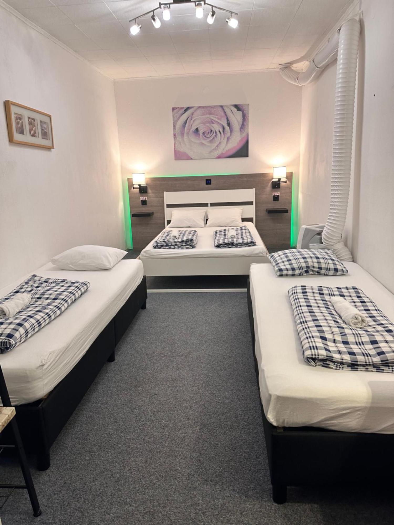 Hostel Lovely Rooms, City Center, Shared Bathroom, Windows To Corridor Villach Oda fotoğraf