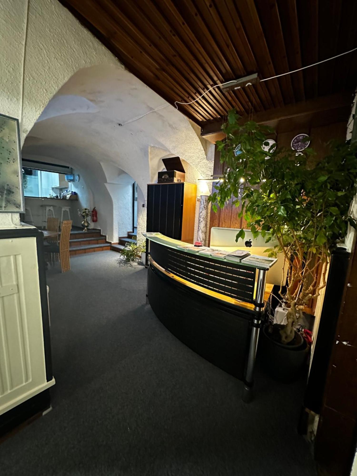 Hostel Lovely Rooms, City Center, Shared Bathroom, Windows To Corridor Villach Dış mekan fotoğraf