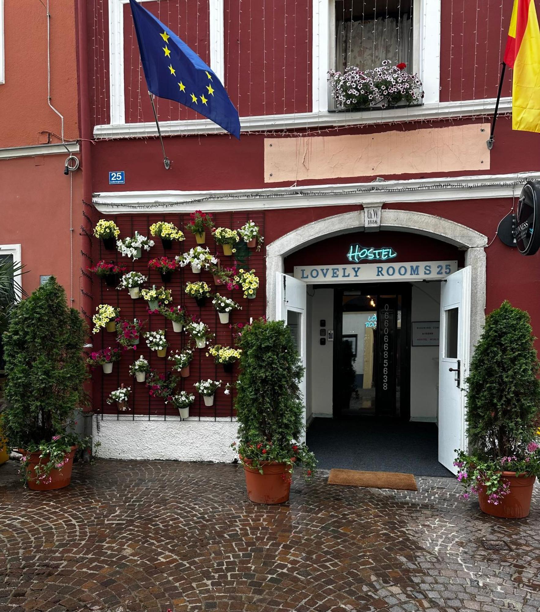 Hostel Lovely Rooms, City Center, Shared Bathroom, Windows To Corridor Villach Dış mekan fotoğraf